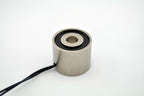 EM100-3H-222 - Round Electromagnet 1 inch Dia. 3 volts DC - Holding 25 lbs. image 0