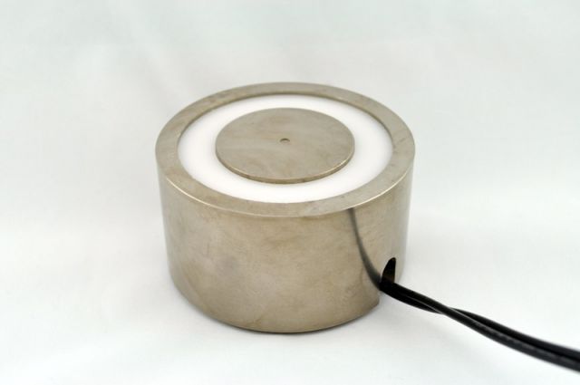 EM350-24-222 - Round Electromagnet 3.5 inch Dia. 24 volts DC - Holding 600 lbs. image 0